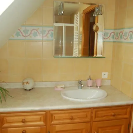 Le A L'ombre Du Tilleul *