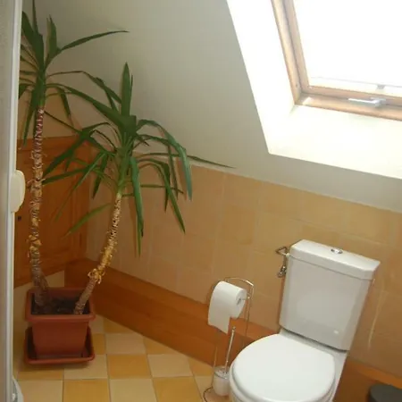 Le A L'ombre Du Tilleul *