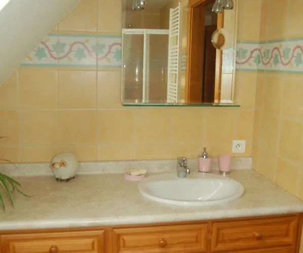 Le A L'ombre Du Tilleul *